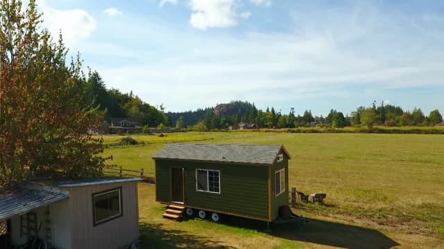 S07:E13 - Tall Man Tiny House