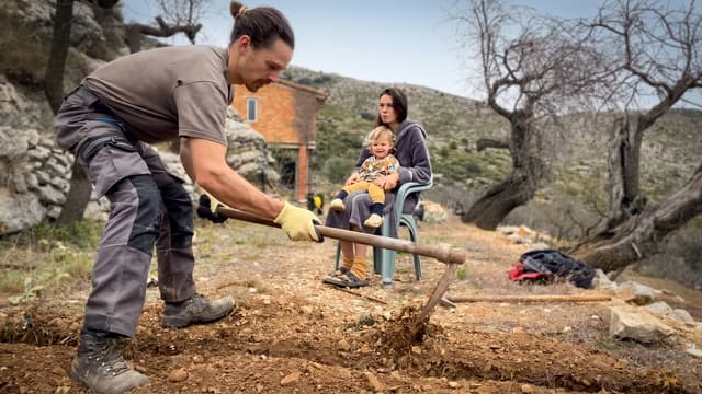 S01:E03 - Abandoned Land to Self-Sufficient Homestead