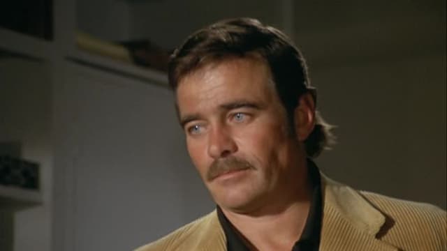 S01:E16 - Cop in the Middle