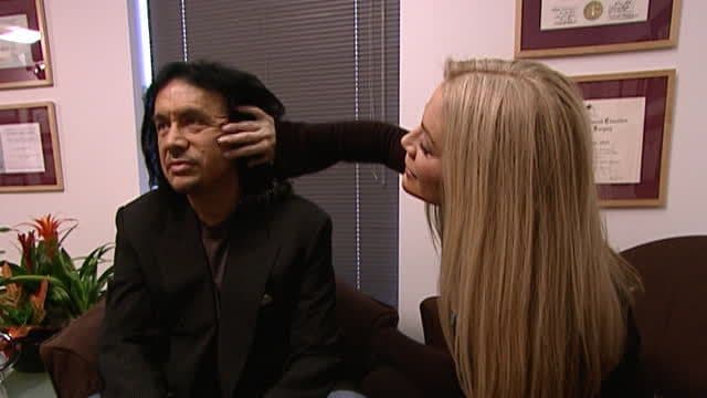 S01:E13 - Behind the Makeup