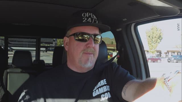 S07:E02 - The Thrill of a Kitty and the Agony of Smoked Meat