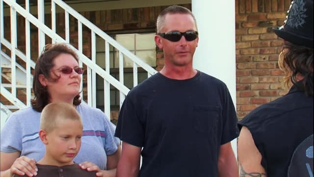 S05:E04 - Swarm of the Angry Bees