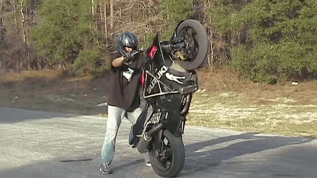 S01:E09 - Heads Wheel Roll