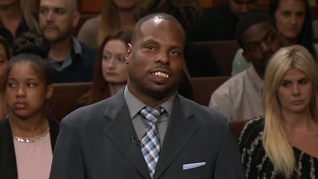 S06:E01 - White vs. Hollie / Parker