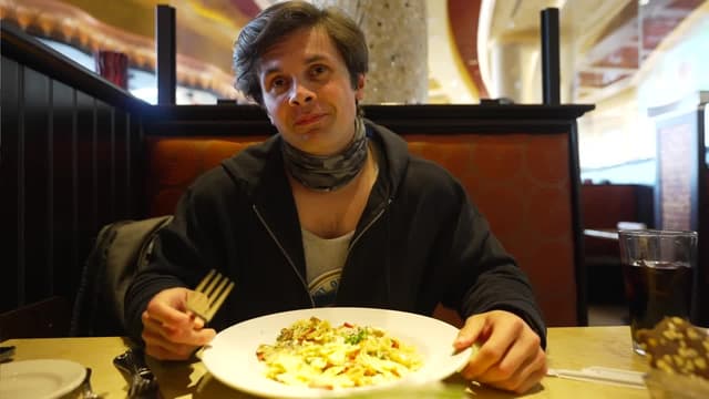 S01:E01 - The World's Most Realistic Fat Suit / Helping the Homeless