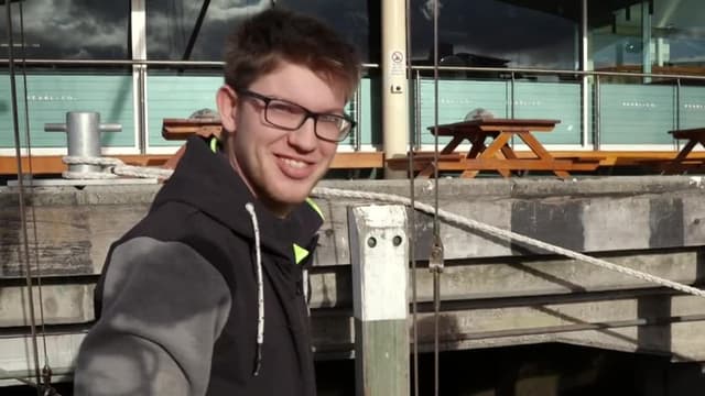 S01:E01 - Money Fish