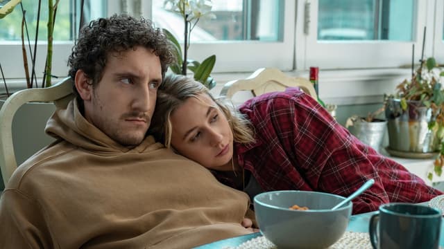 S01:E02 - The Window