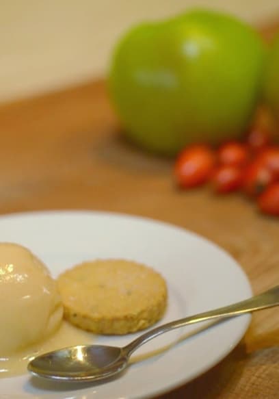 S01:E04 - Plum Compote, Waldorf Salad, and Flapjacks poster