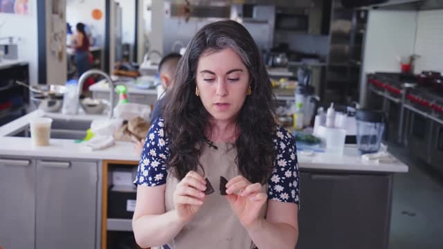 S01:E06 - Pastry Chef Attempts to Make Gourmet Oreos