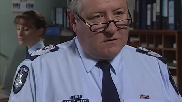 S08:E01 - Broken Windows