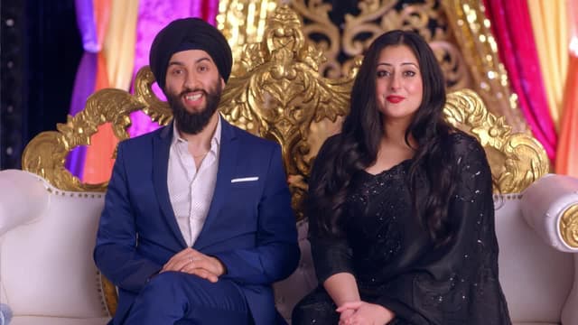 S01:E01 - All in the Family