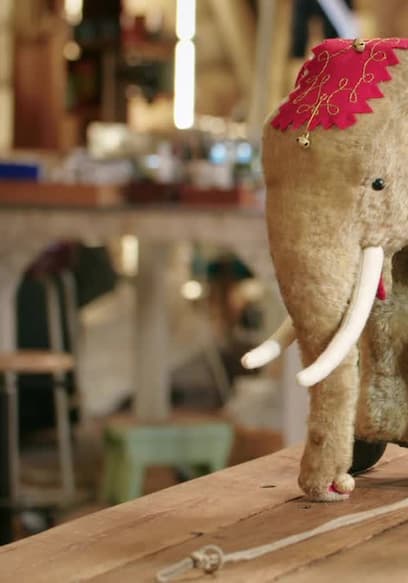 S02:E09 - Georgian Desk, Boulle Clock and Elephant on Wheels poster