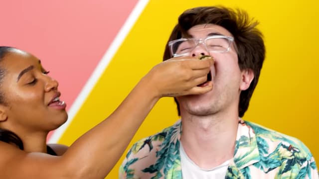 S01:E42 - Americans Try African Food