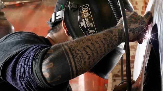 S02:E08 - Hidden Surprises