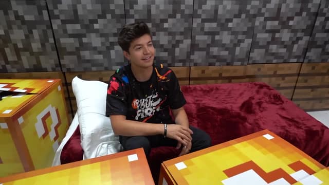 S01:E01 - So I Got Trapped in a REAL Minecraft Prison... / So I Trapped the World's Strongest Man in an Unbreakable Box…