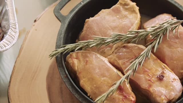 S01:E03 - King Salmon & Swine