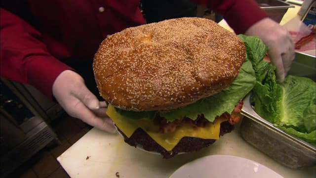 S15:E25 - Supersized Food