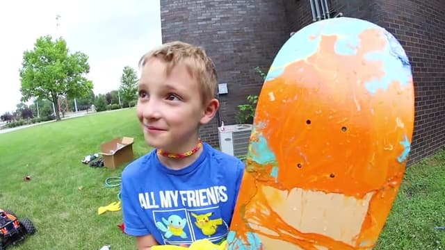 S01:E03 - Father and Son Hydro-Dip / Fingerboard in Real Skatepark