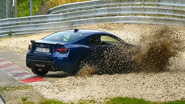 S01:E09 - Nürburgring Mayhem: Fast Cars & Driving Mistakes