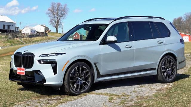 S42:E38 - 2023 BMW X7