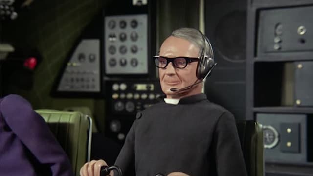 S01:E12 - May-Day, May-Day!