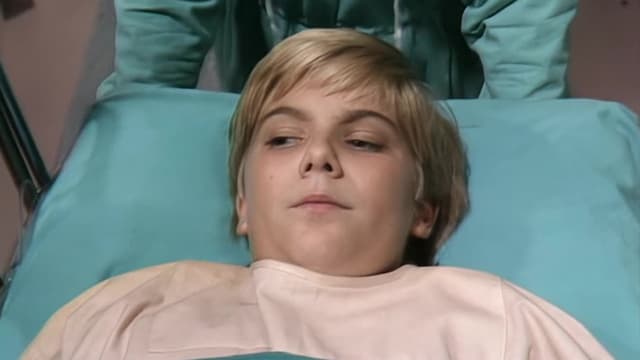 S03:E10 - This Is Your Life