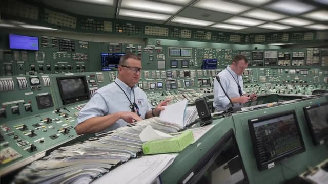 S01:E12 - Three Mile Island / Surviving a Nuclear Attack