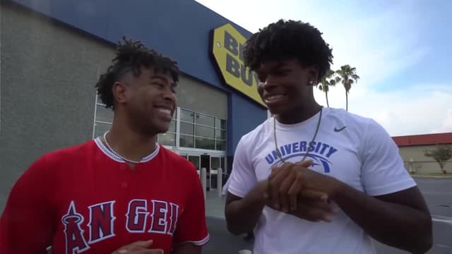 S01:E14 - Unlimited Shopping Spree