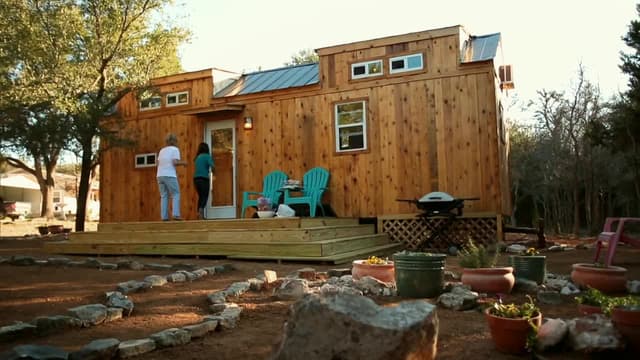 S02:E05 - Texas Tiny Resale House