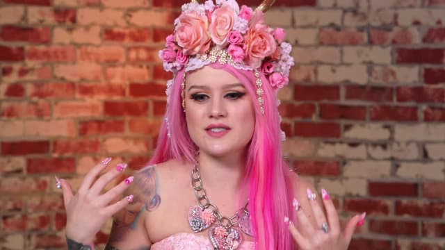 S01:É04 - S01:E04 - Antlers and Tiaras