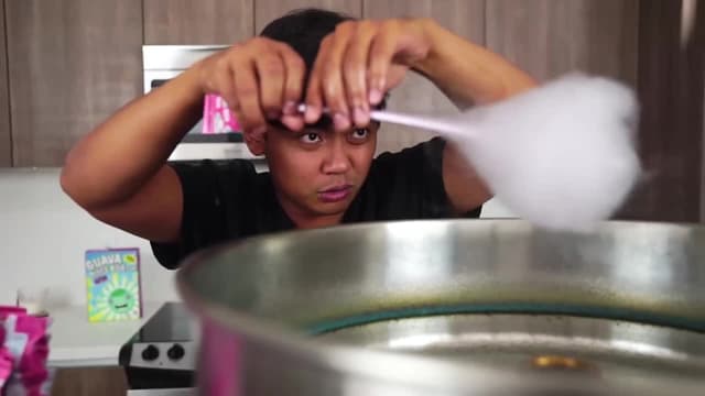 S01:E04 - 10 Things You Shouldn't Do at a Playground / How to Make Pixy Stix Cotton Candy