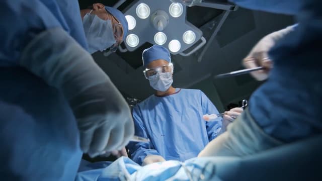 S01:E06 - Flesh Wounds