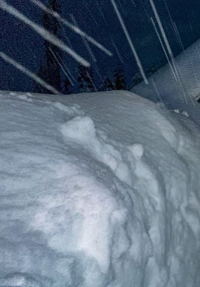 Póster de S01:E04 - Overnight Blizzard Buries a Van