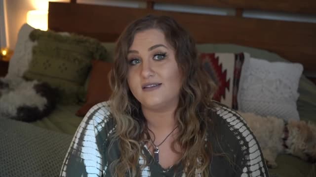 S02:E15 - Yoga Twins Drive Off a Cliff in Maui