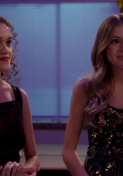 S01:E10 - The Homecoming Dance poster