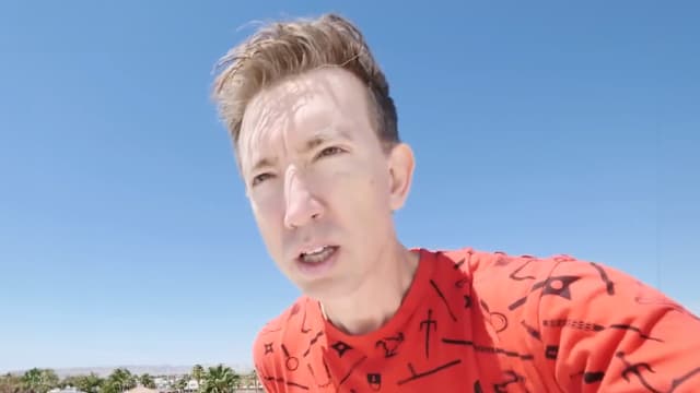 S01:E04 - Someone From Our Past Is Hunting Us