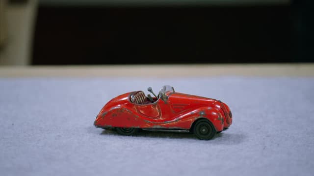 S08:E17 - Heavy Horse Bells, Mark's Mid-Century Chair, Colin's Toy Car