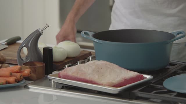 S01:E07 - Balsamic & Soy Braised Brisket & Apple Honey Cake