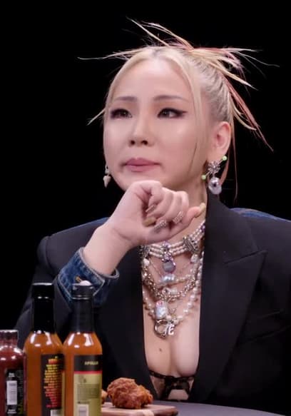 S16:E05 - CL Gets Extra Spicy While Eating Spicy Wings poster