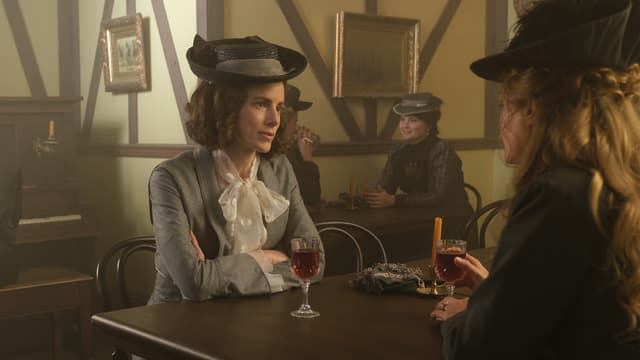 S15:E09 - The Lady Vanishes