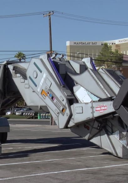 S01:E17 - Mega Machines and Thrill Rides poster