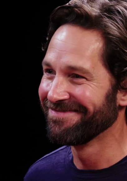 S10:E05 - Paul Rudd Does a Historic Dab While Eating Spicy Wings poster