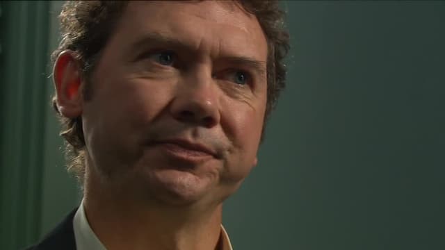 S12:E09 - Keeping Mum