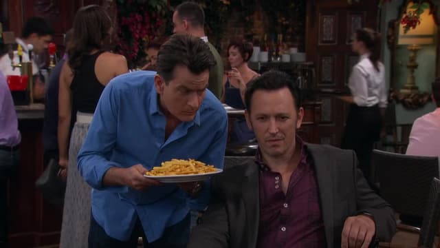 S03:E12 - Charlie and the Sting