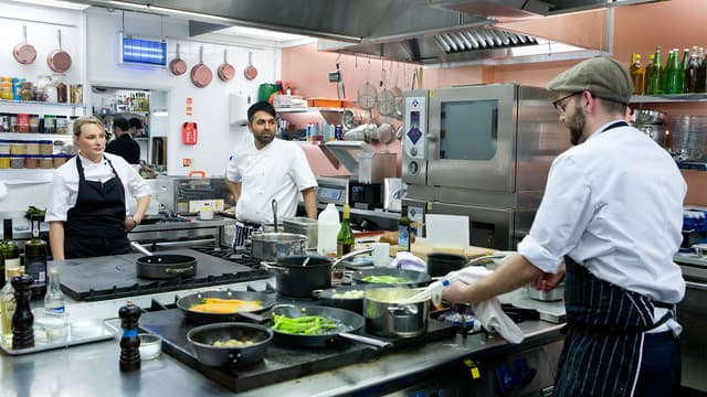 S06:E18 - Central Main