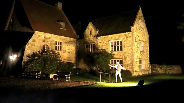 S01:E01 - Haunted Manor