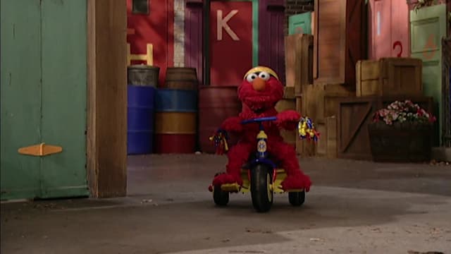 S36:E01 - Telly Learns to Catch a Ball