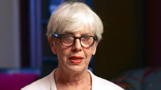 S02:E01 - An Imperfect Family