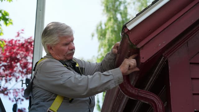 S23:E01 - Bath Accessibility, Wooden Gutter