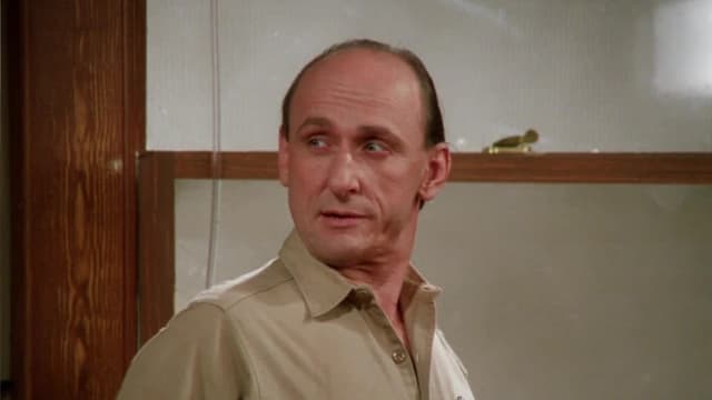 S06:E01 - Safe at Home